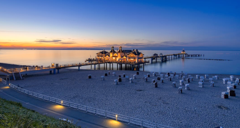 sunset by the seaside západ slunce u moře