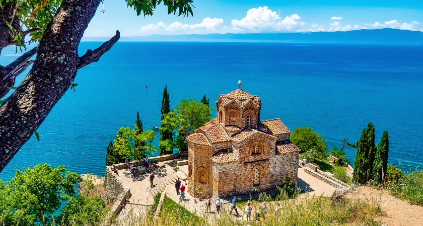 kostel u jezera lake and church
