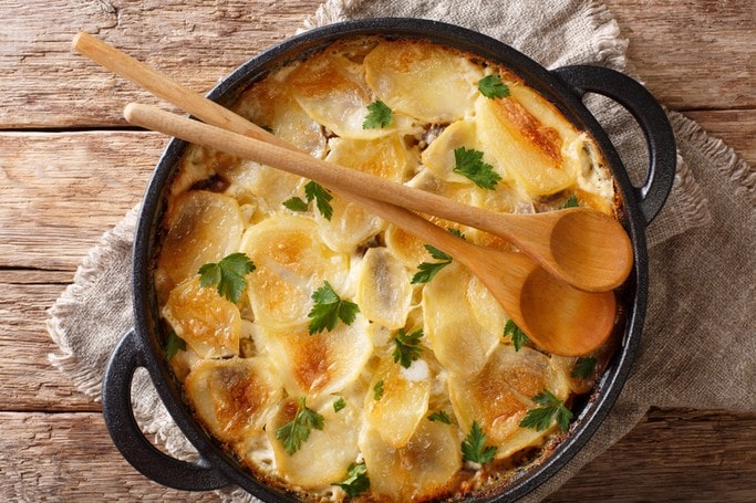 Finský Janssonin pečené brambory s ančovičkami a smetanou