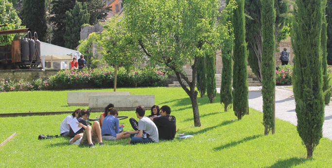 Francie - městský park v Provence