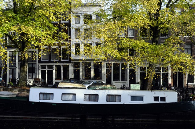 Typický holandský houseboat Amsterdam